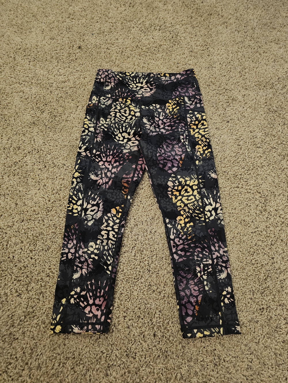 CVG Untaimed Capri Leggings